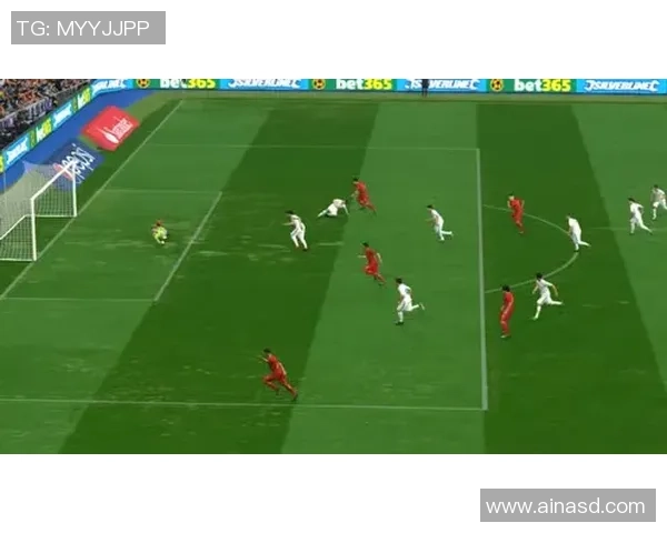 重庆足球队的速度之美:激情与速度交织的绿茵传奇 重庆足球队的速度之美:激情与速度交织的绿茵传奇